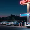 Tesla deschide primul "Diner" inovator: restaurant, cinematograf drive-in și stație de încărcare integrate