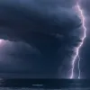 Supercelulă Violentă pe Coasta Adriaticii de Nord: Turiștii, în Pericol din Cauza Furtunilor