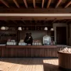 Un urs negru a "spart" o gelaterie în California și a savurat înghețată de căpșuni
