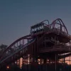 Evacuare de urgență: Pasageri coborâți pe jos de pe un roller coaster blocat la 50 de metri înălțime