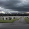 Krefeld: Tragedie fatală pe parcarea cimitirului – două persoane ucise de un Volkswagen