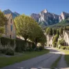 Satul francez Saint-Guilhem-le-Désert, sufocat de turismul de masă: locuitorii iau măsuri drastice