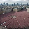 Marea Britanie la punctul de fierbere: Fostul huligan Tommy Robinson mobilizează sute de mii la proteste anti-migrație în Londra