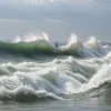 Valul gigant de pe râul Qiantang din China a udat turiștii, provocând râsete, nu panică