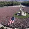 Până la 100.000 de persoane așteptate la comemorarea lui Charlie Kirk: "Este pus pe picior de egalitate cu Gandhi!"