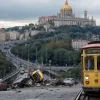 Tragedie la Lisabona: Un băiețel german de 3 ani, al cărui tată a murit în accidentul funicularului, s-a agățat cu disperare de un polițist