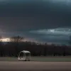 Viena: Bebeluș de 11 Luni Abandonat într-un Parc, Poliția Caută Cuplul Observat Agresând Copilul