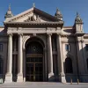 Război între clanuri în Frankfurt: Trei membri acuzați de tentativă de omor după un atac cu cuțitul