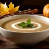 Rețetă de Toamnă: Supă Cremă de Castane cu Cimbru și Măr