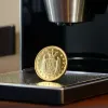 Un bărbat din München a descoperit o monedă rară din San Marino într-un automat de cafea