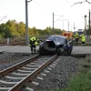 Salvare miraculoasă în Belgia: Mașină blocată pe trecerea la nivel cu calea ferată, lovită în plin de tren