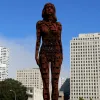 Scandal în San Francisco: O statuie uriașă de oțel a unei femei goale stârnește controverse